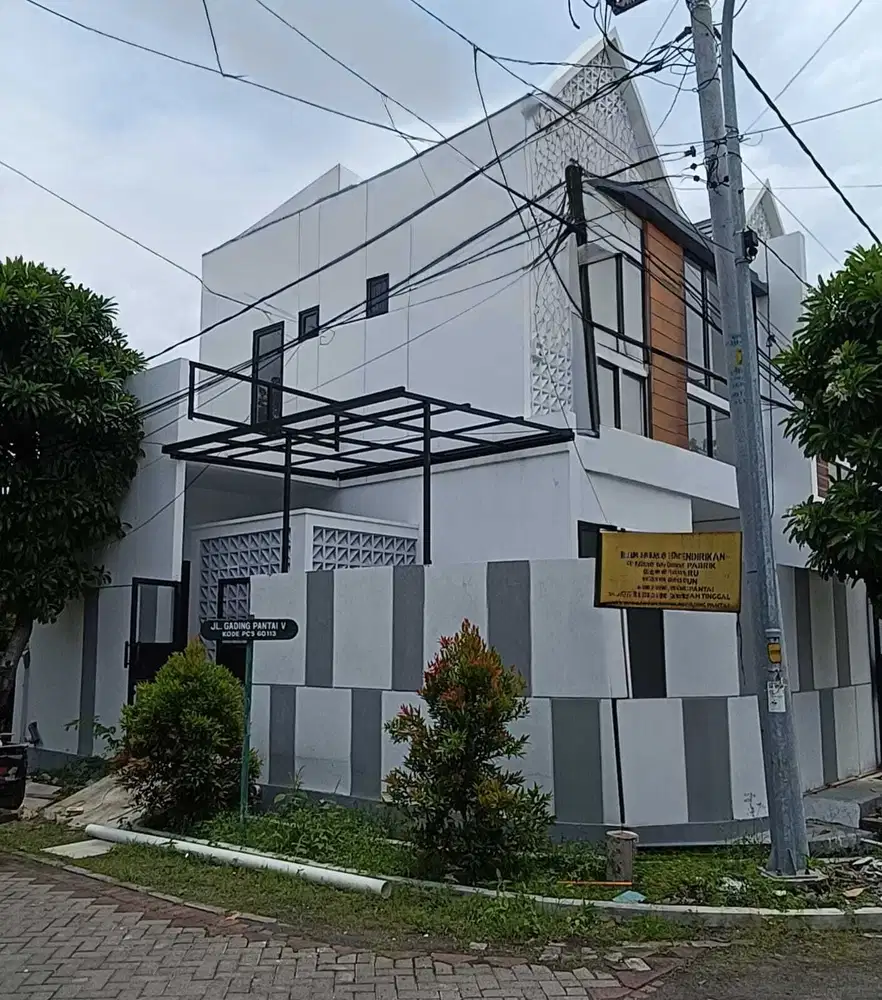 Rumah scandinavian posisi depan, dekat kenjeran surabaya