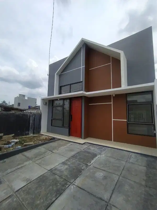 RUMAH KOMERSIL TEMPAT STRATEGOS DEKAT JALSN RAYA ALTERNATIF