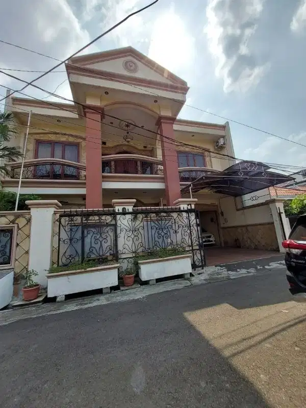 Di jual Rumah mewah  megah di Pondok Bambu Jak tim