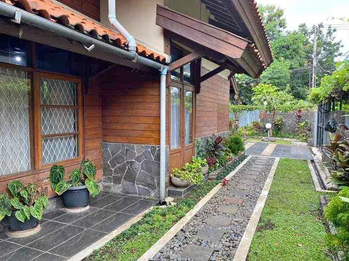 SALEABLE! Rumah Luas Siap Huni di komplek Unpad Cigadung,Kota Bandung