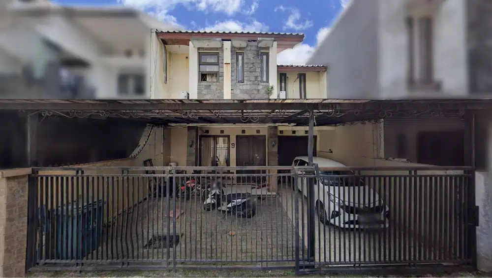 Rumah Luas Lokasi Strategis dengan Lake View di Tangerang Selatan