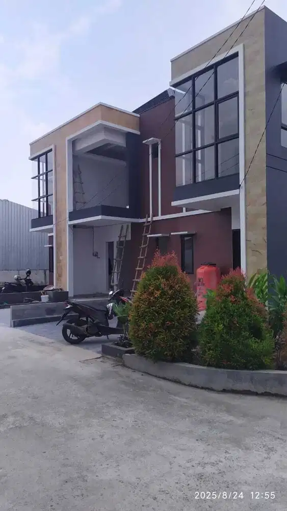 RUMAH 2 LANTAI HARGA 830 JUTA
