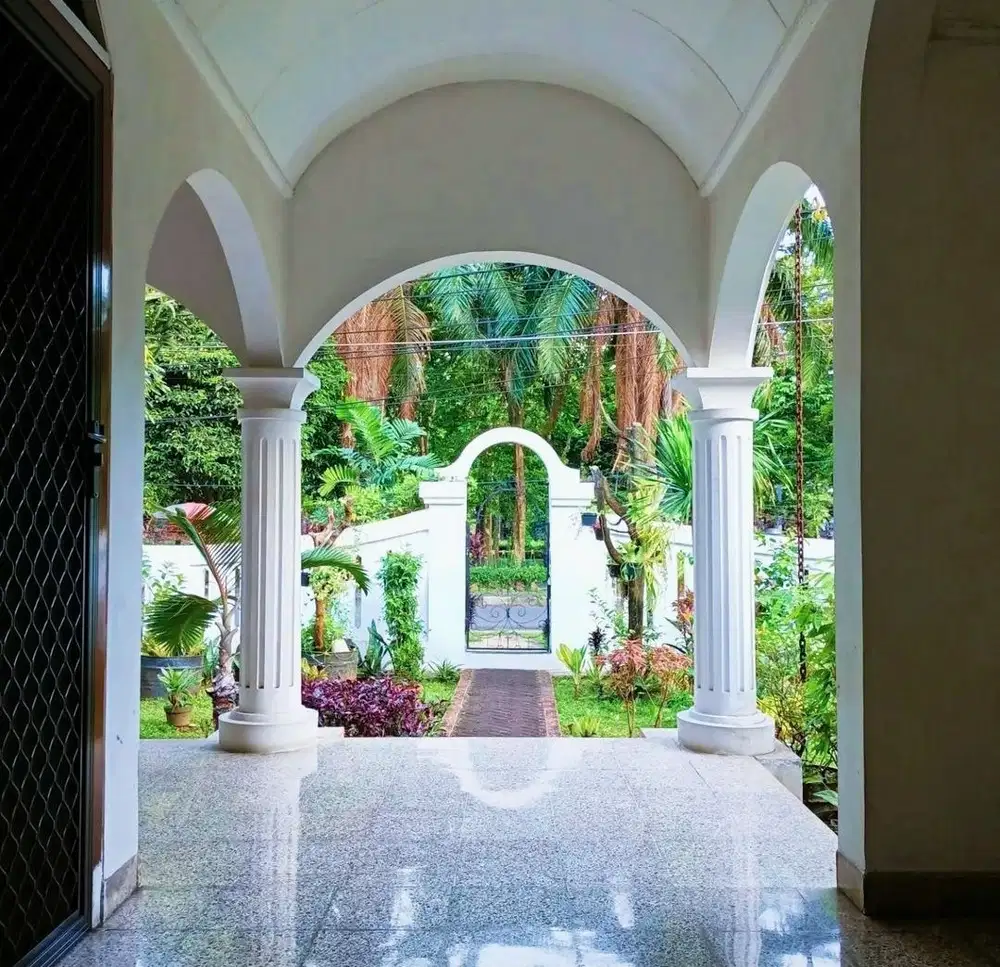 RUMAH ASRI JALAN DELMAN. DEKAT PONDOK INDAH, BINTARO, BSD. RUMAH SEHAT