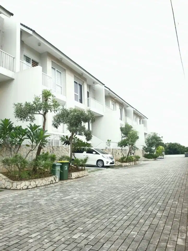 Jual cepat Rumah pinggir jalan strategis