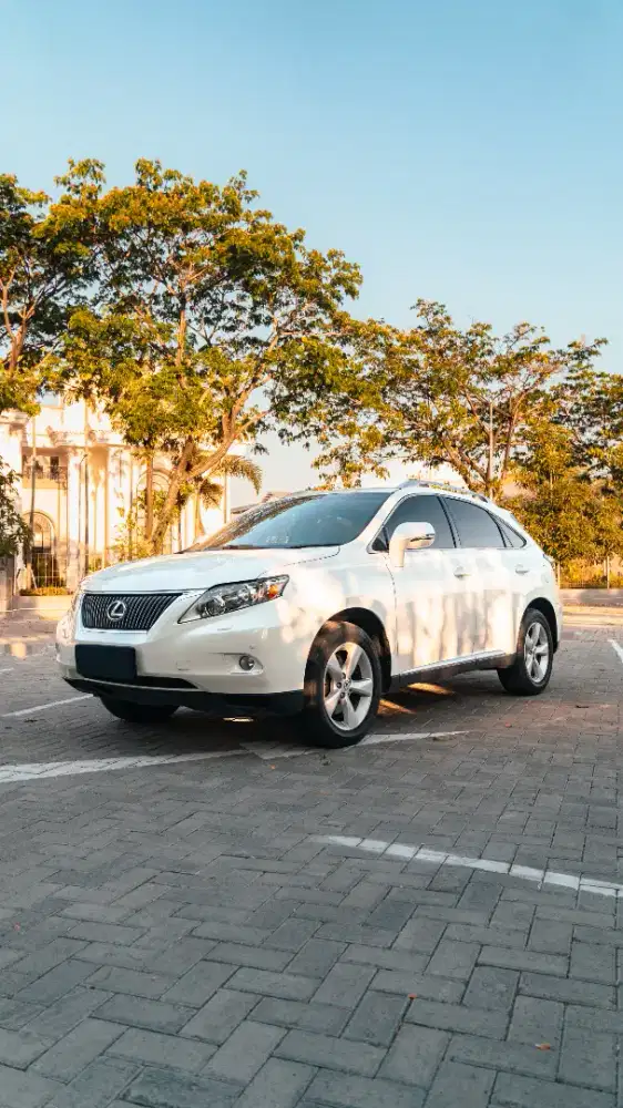 Low KM! Lexus RX270 mobil simpanan
