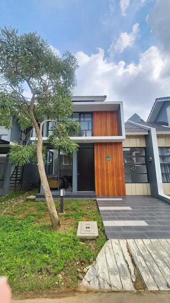 Di jual rumah 2 lantai terawat di Cisauk Tangerang