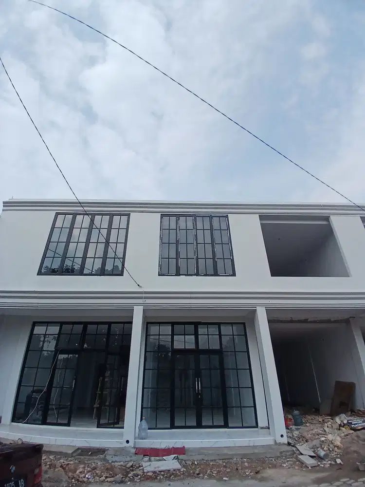 RUKO EKSLUSIF , DESAIN MODERN HARGA 1MAN PINGGIR JALAN RAYA