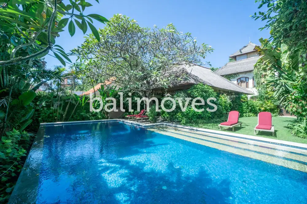 Vila Mewah dengan Lima Kamar Tidur yang Indah di Tepi Pantai Sanur