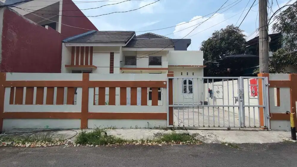 Muraah Banget Rumah Hoek Tanah Luas di Pondok Ungu Permai