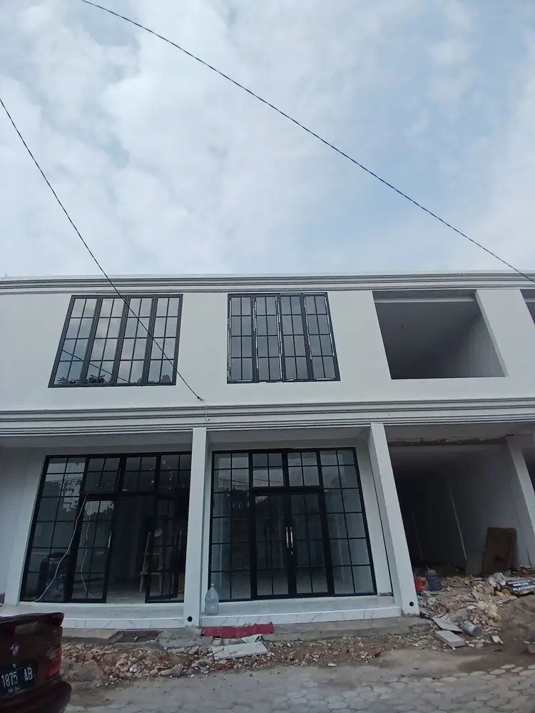 RUKO DI JUAL DI PINGGIR JALAN DAN DEKAT PASAR SANGAT STRATEGIS