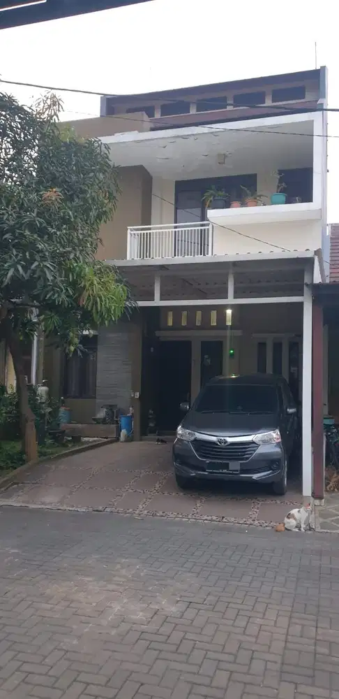 Rumah 3 Lantai di Grand Sharon Residence