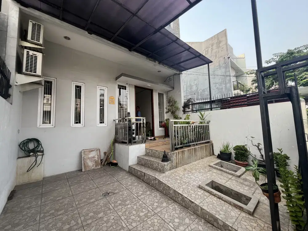 Dijual cepat rumah langsung huni row jalan 3 mobil