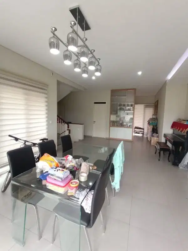 Dijual Cepat Rumah 2,5 Lantai View Kontur Kota Baru Parahyangan