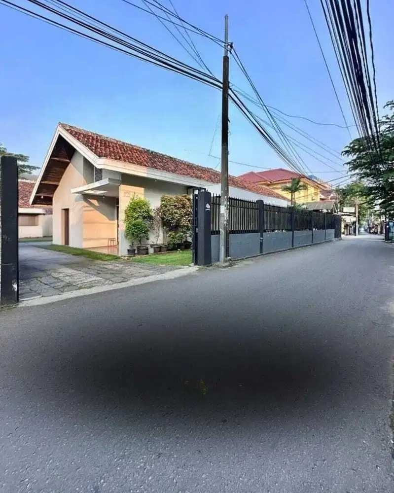 Rumah terdiri dari 2 bangunan hitung tanah dekat akses tol dalam kota
