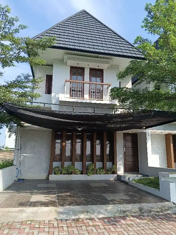 Rumah dengan rooftop mewah Solo Baru Sukoharjo