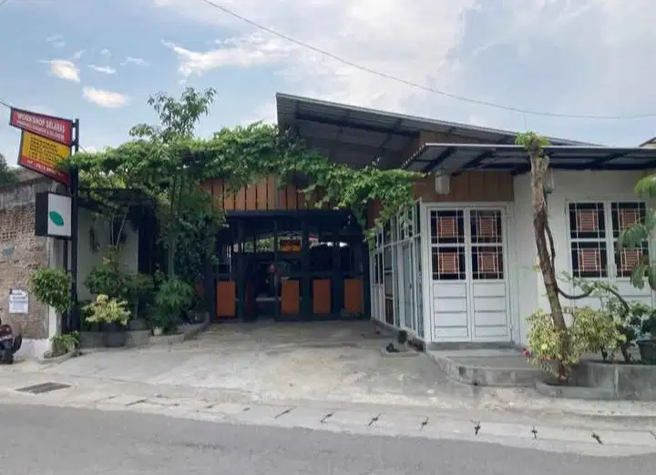 Rumah murah, 2 lantai, ada gudangnya di Jombor dekat Jl Magelang