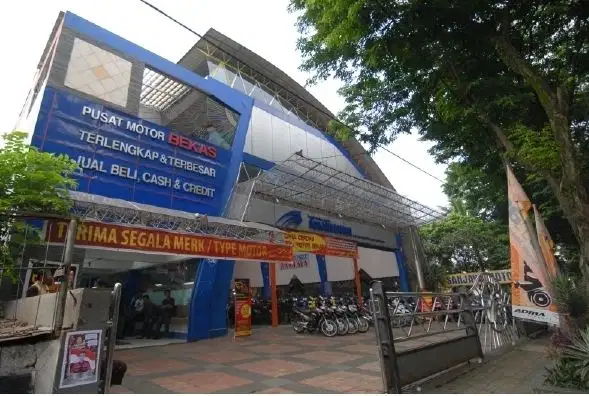 Dijual cepat Gedung comersial pusat bisnis ciateul