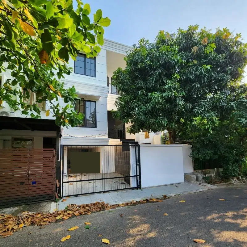 Pondok Indah - Brand New House Bangunan Tiga Lantai Hadap Utara