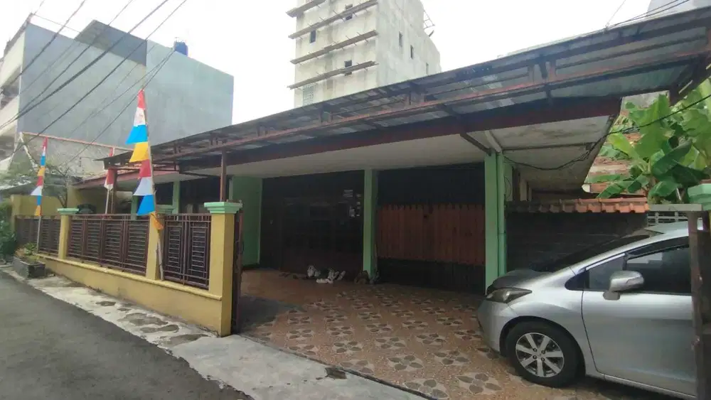 Dijual Rumah Hitung Tanah Strategis di Tanjung Duren Selatan