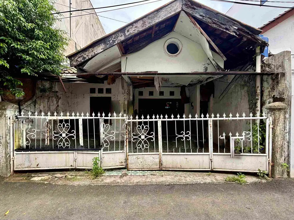 TERMURAHHH! Dijual Rumah Lama Hitung Tanah, Lokasi Strategis di Tebet Timur