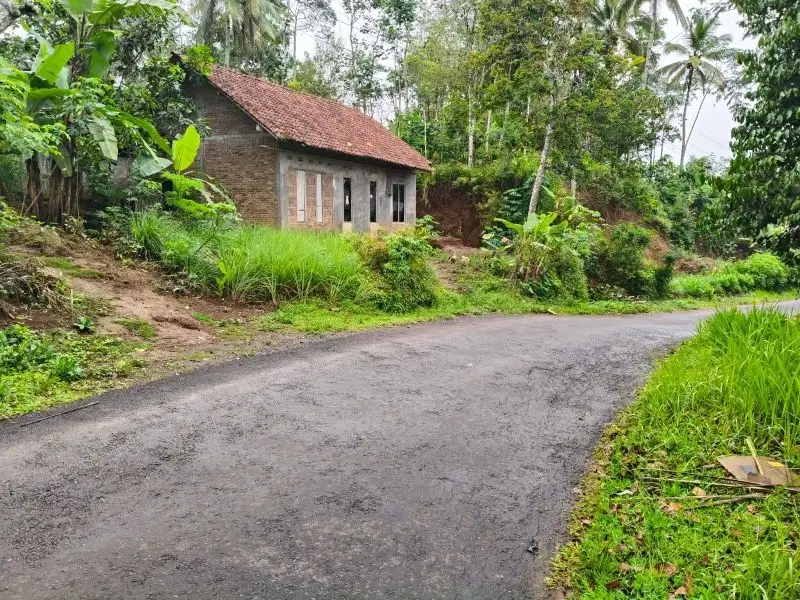 Dijual Tanah Bonus Rumah Tepi Jalan Nanggulan Samigaluh