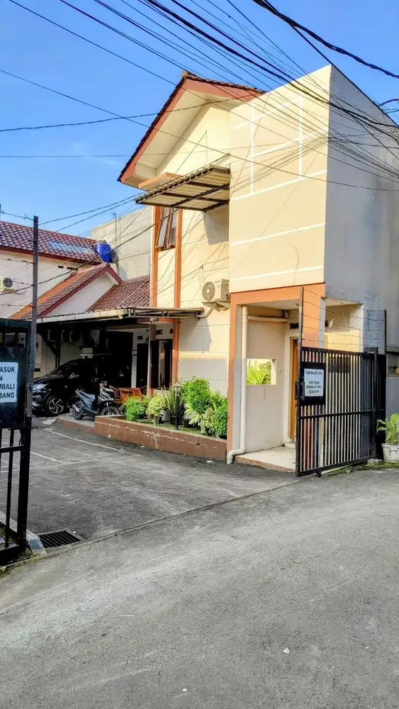 Dijual Cepat! Rumah Second 1,5 Lantai di Pusat Jakarta Timur