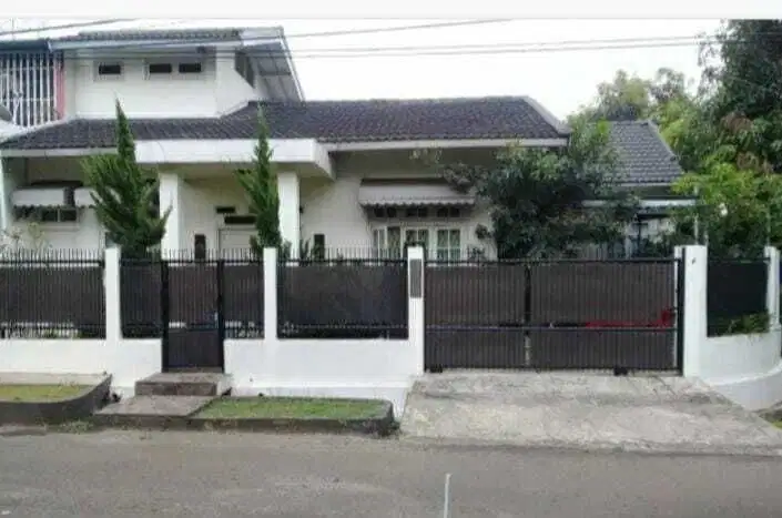 Rumah Hook di Sektor 2 Bintaro Dekat Stasiun Pondok Ranji Tangsel