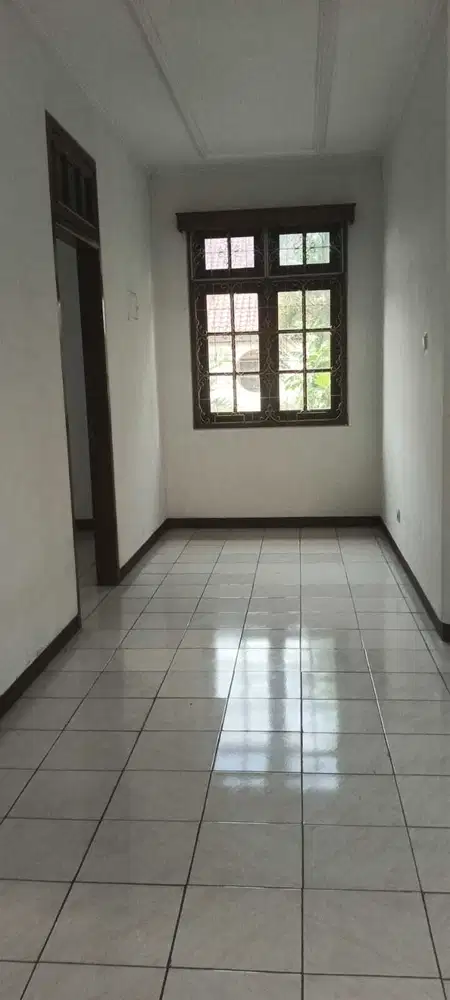 Rumah Lama Kokoh di Lebak Bulus dalam Komplek, Lingkungan Asri