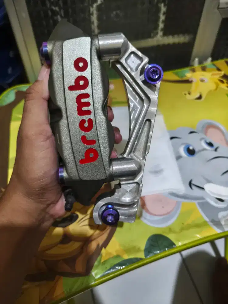 Kaliper Brembo M4 made in italy (Kiri)