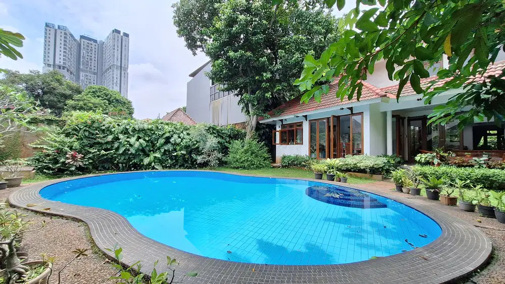 Rumah Klasik Hitung Harga Tanah LT 2930m2 di Area Pejaten Barat