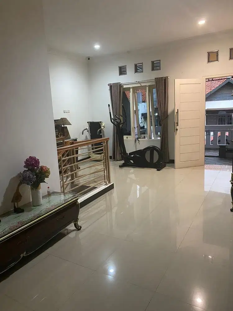 Rumah Mewah Cantik Dekat Tol PIK dan Bandara Soetta