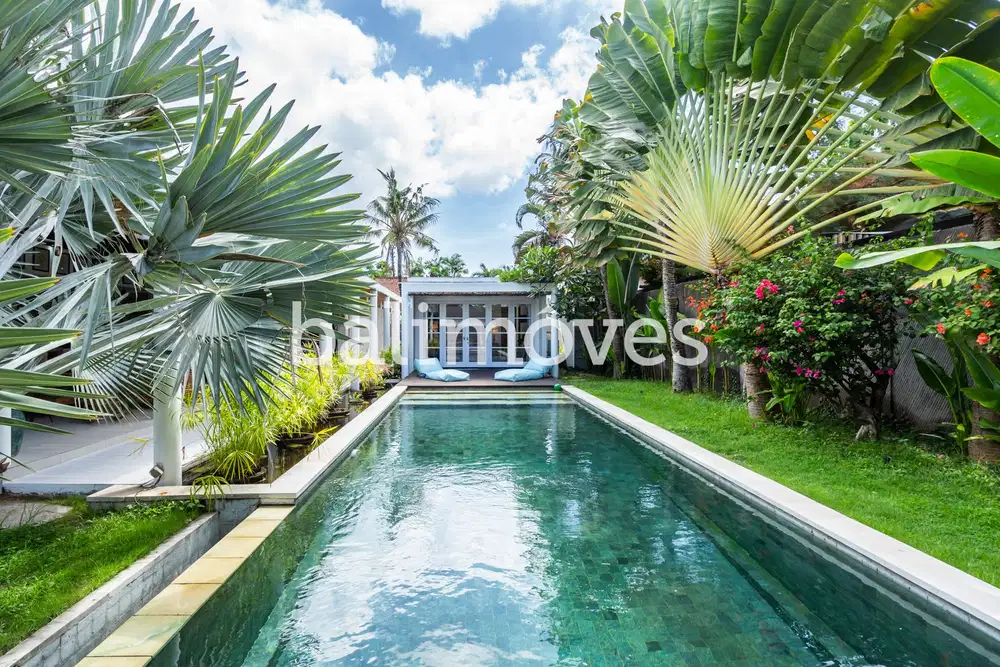 Luas & Terang Villa Tiga Kamar Tidur Di Tepi Pantai Sanur