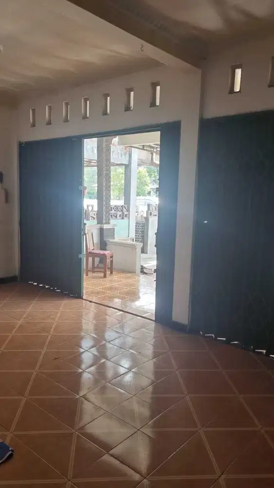 Jual tempat usaha dan rumah tinggal pinggir Jl. Godean km7 Sleman