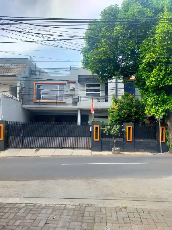 Forsale rumah 9 kamar di Cijantung, jaktim