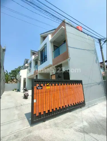 dijual Rumah Di Kramat 3 lubang buaya Jakarta timur