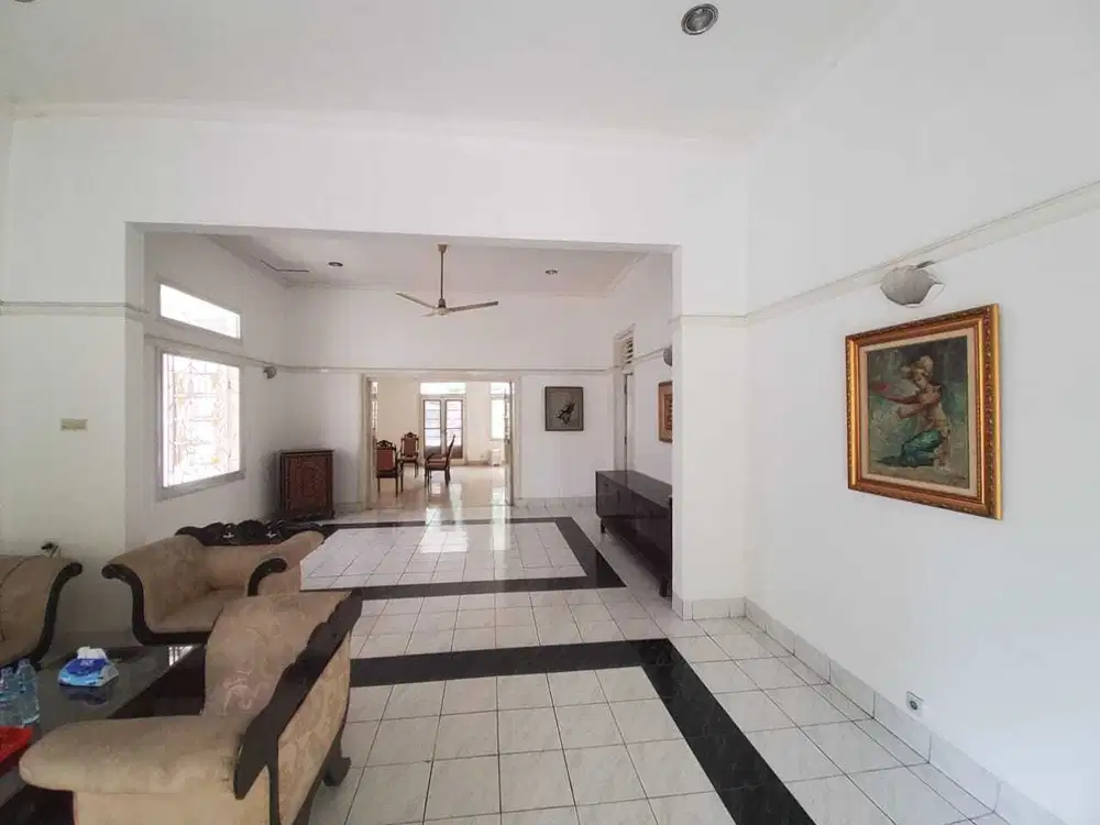 Rumah Asri dan Nyaman di Menteng, Jakarta Pusat