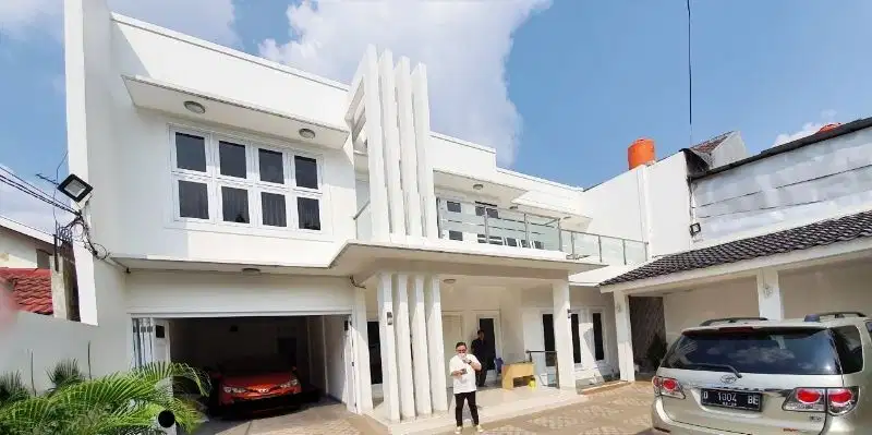 Dijual Rumah Kantor Luas dan Strategis di Jatipadang Pasar Minggu