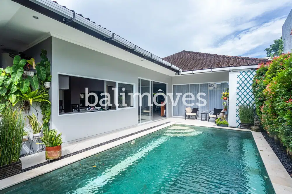 Vila Luas Empat Kamar Tidur Di Tepi Pantai Sanur