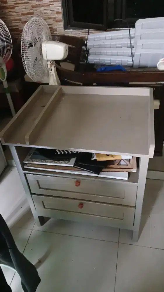 Dijual lemari dengan laci