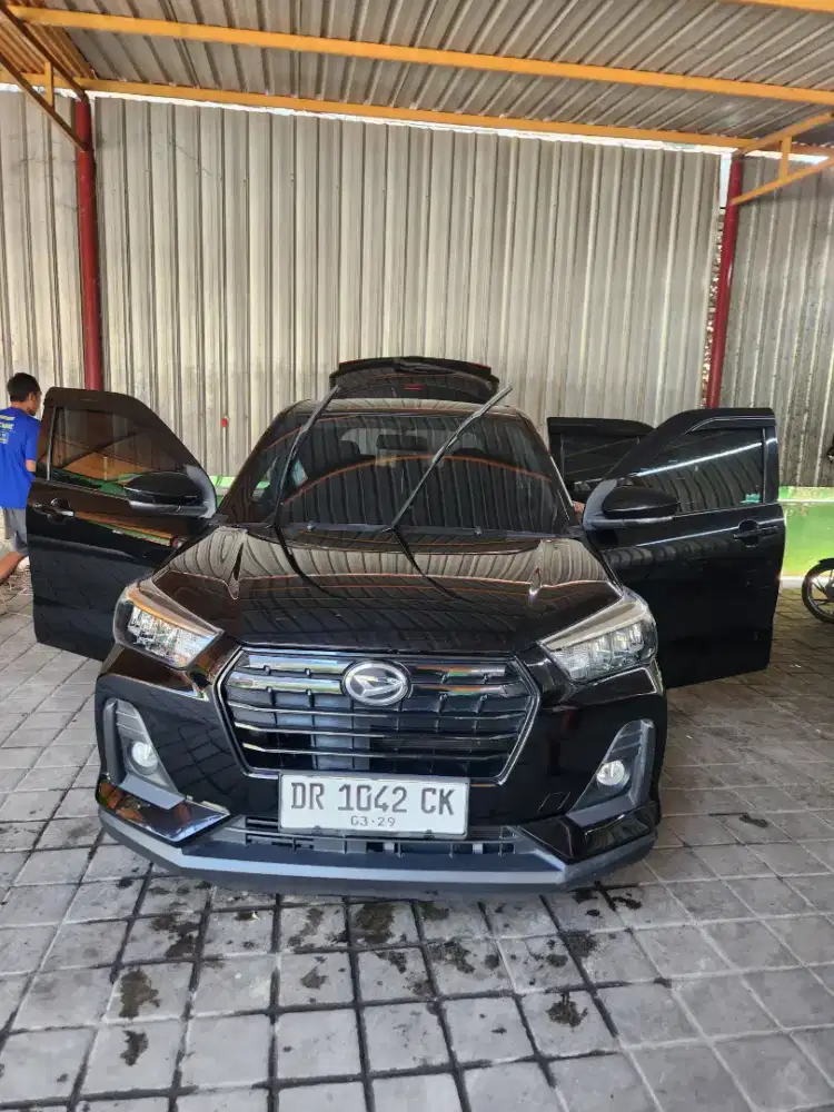 JUAL MOBIL ROCKY HITAM TAHUN 2021 MANUAL