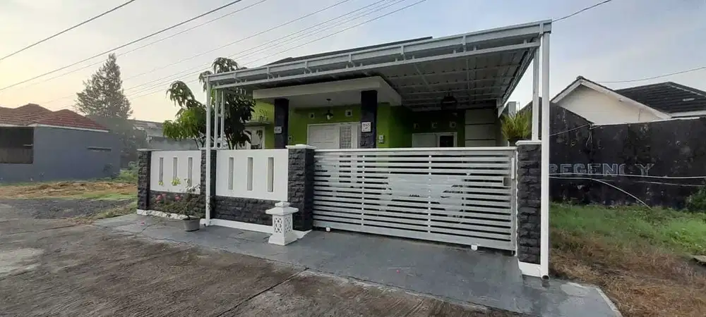 Rumah Besar Mewah 1 menit Jl Nasional Balecatur Sleman