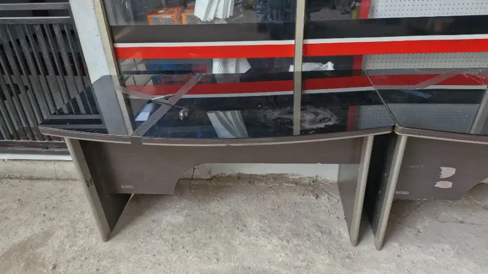 Jual 2 unit Meja Bekas Kantor