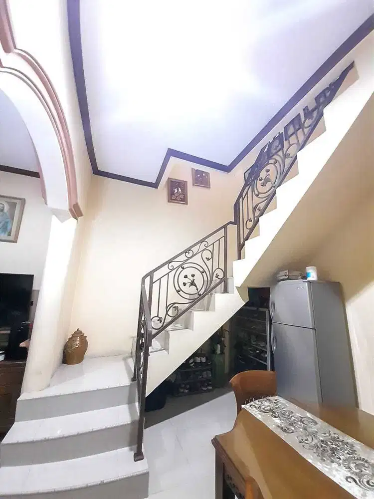 Dijual Rumah Besar nyaman dan strategis vila asri Cikutra