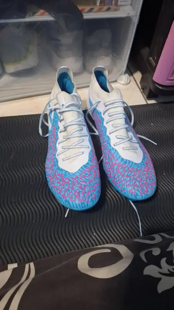 SEPATU BOLA MILLS TRITON GENOME