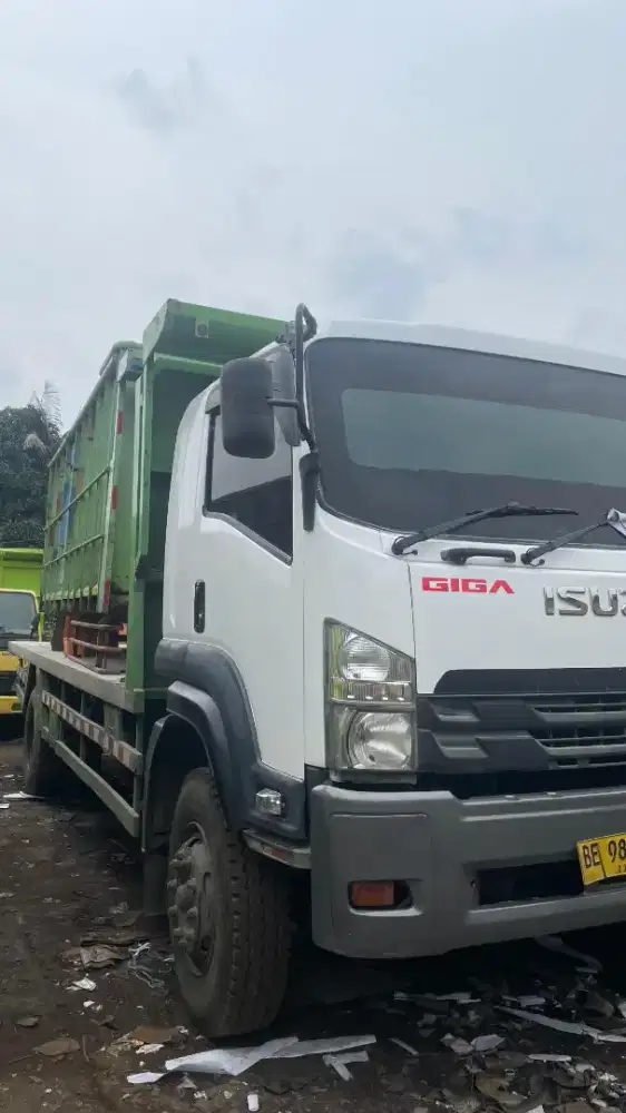 Isuzu FVM 245 ps engkel losbak 6ban long sasis tahun 2018