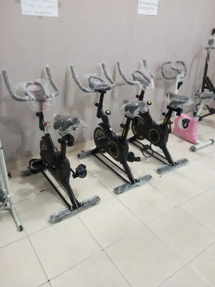 Menjual aneka alat fitness