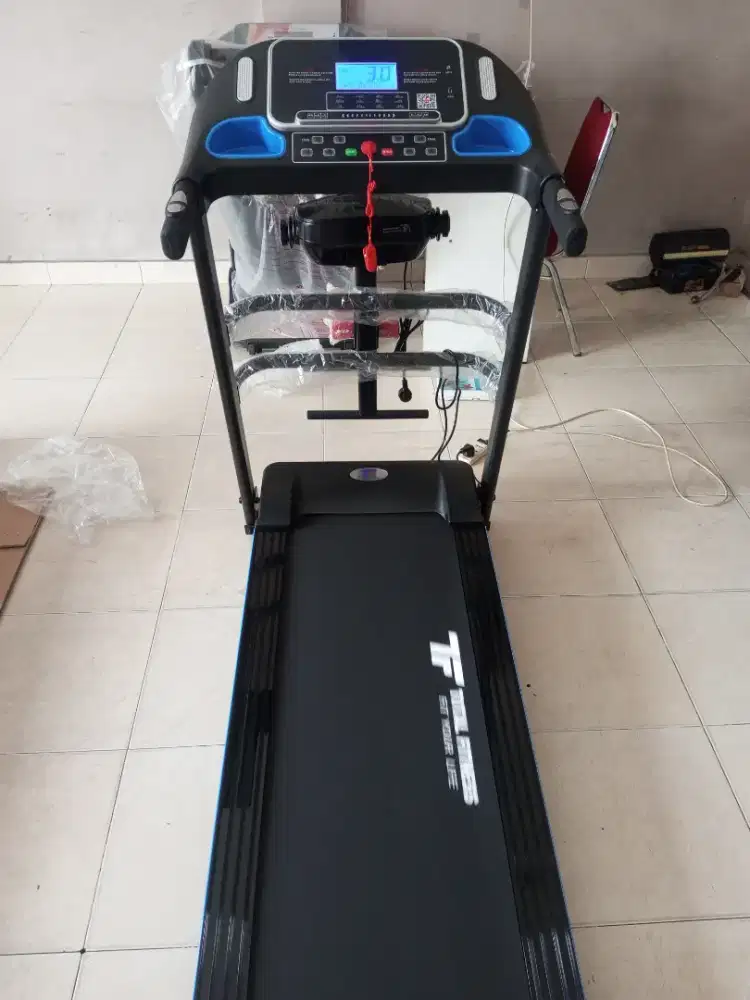 Menjual aneka alat fitness