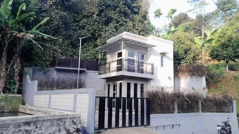 dijual lahan + bangunan pinggir jalan