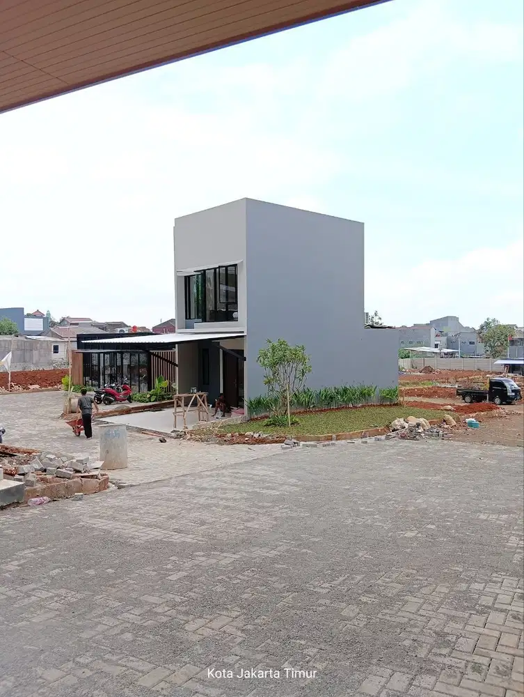 RUMAH 2 LANTAI TROPICAL MODERN DI CIPAYUNG JAKARTA TIMUR