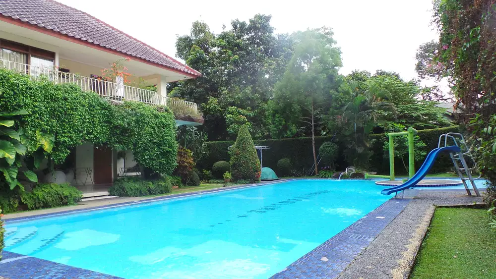 Dijual Guesthouse Gadog sisi jln raya 6000m2 toll 200mtr. 5.35juta/m